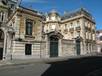  Bel immeuble en pierre de taille de la rue Royale